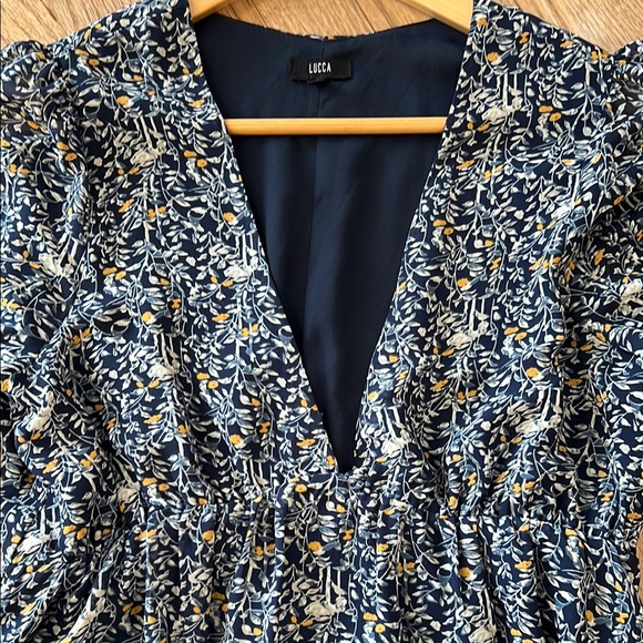 Chic Blue Floral V-Neck Dress - Picture 4 of 10